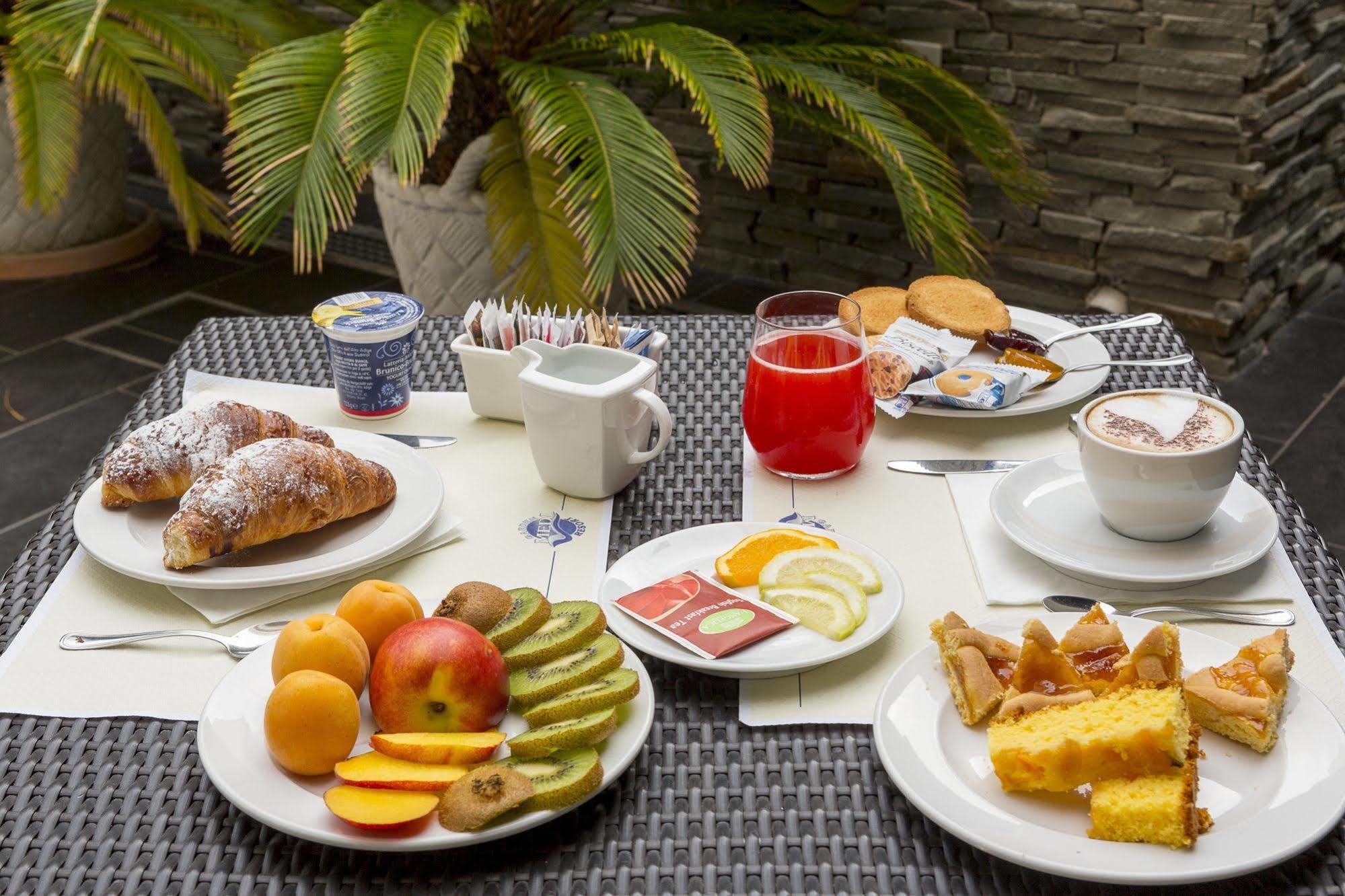 Medi Garden Hotel&Residence Альба-Адриатика Экстерьер фото